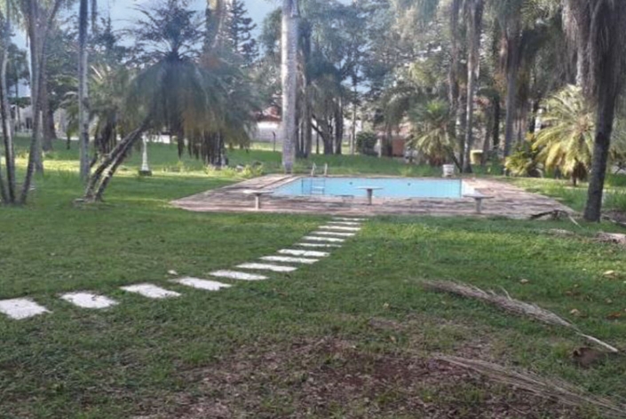 Campinas (SP) - Casa no Cond. Estância Paraiso com 485,87m² de área construída e 12.526,46m² de área total