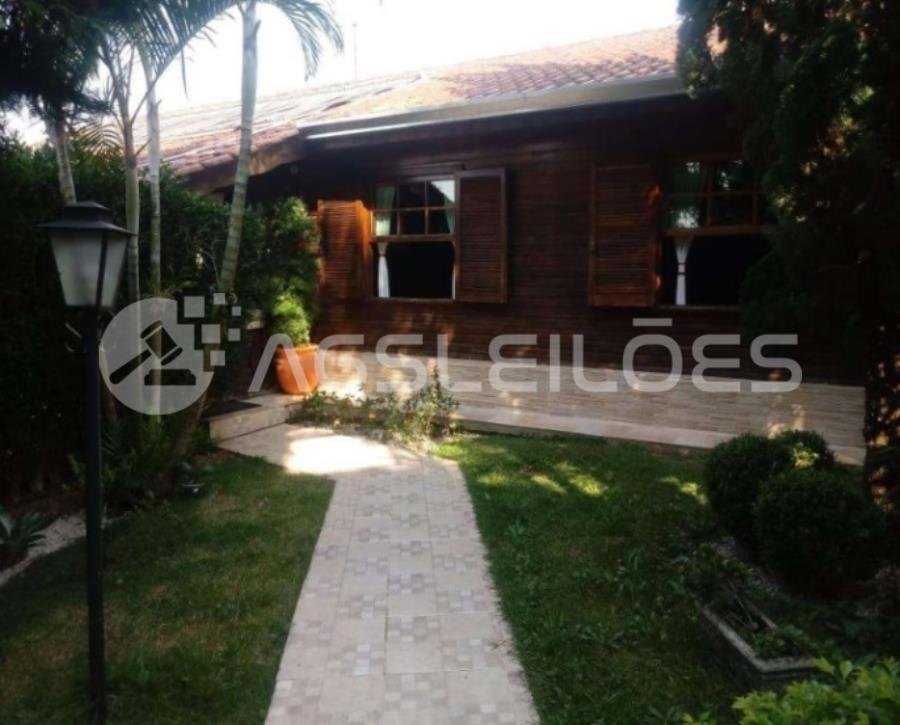 Terreno e Casa com 688,98m² A.T. - Embu/SP