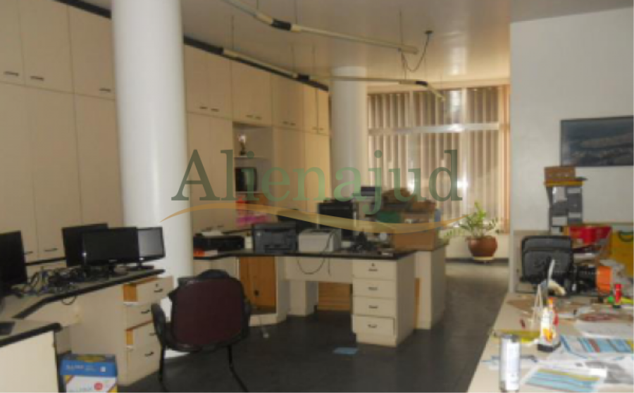 Conj. comercial c/ área útil de 170,02 m² situado na Rua Frei Gaspar