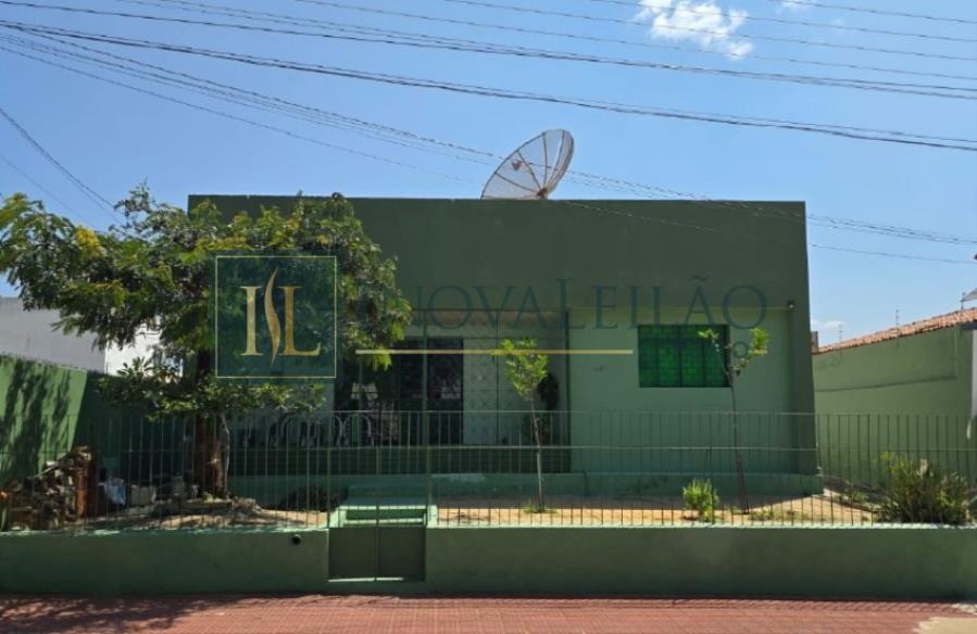 Patos/PB - Casa residencial medindo 14m x 25m na Av. Peregrino Filho, 701 - Acrelândia/AC