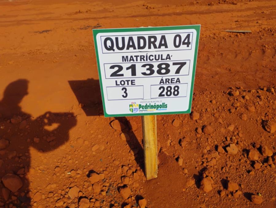 QUADRA 04, LOTE 03, AVENIDA COMERCIAL DO VALLE, LOTEAMENTO VIA COMERCIAL DO VALLE, PEDRINÓPOLIS/MG, ÁREA DE 288,00 M². MATRÍCULA: 21387. NO ESTADO EM QUE SE ENCONTRA. - Pedrinópolis/MG