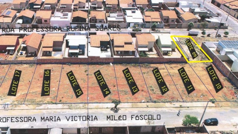 IMÓVEL URBANO: Área Institucional. Um lote de terreno n° 100, Quadra 46, setor 16, com a área de 250,00m² (duzentos e cinquenta metros quadrados), situado em Pompéu/MG, B: Morada do Sol, na Rua Professor Rufina Soares, NO ESTADO EM QUE SE ENCONTRA. - Pompéu/MG