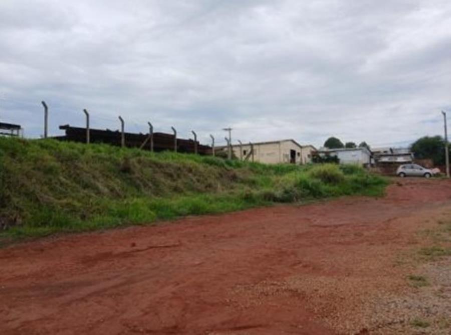 Lote nº 37, Quadra nº 06, situado na Rua Araxá, no loteamento denominado Distrito Industrial, Araxá/MG, com área de 1.721,00m² , matriculado sob nº 19.558 no Registro de Imóveis de Araxá. - Araxá/MG