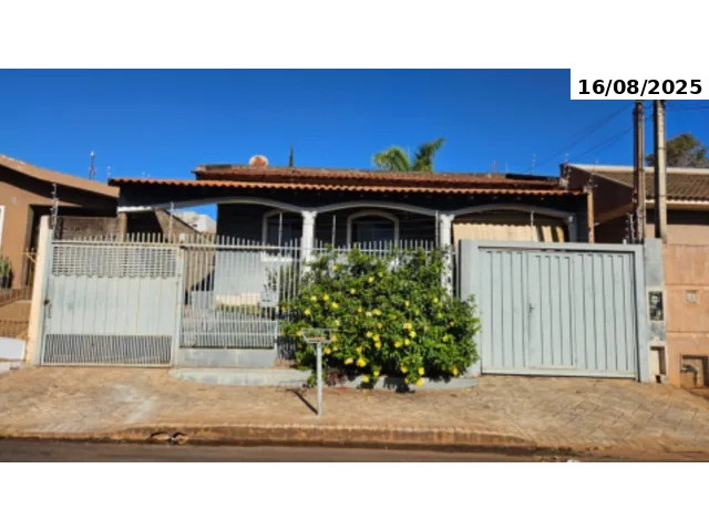 Casa c/ 140m² - Terreno c/ 330m² - Ourinhos/SP