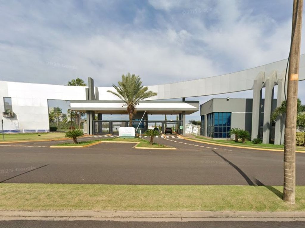 Casa em Condomínio 300 m²