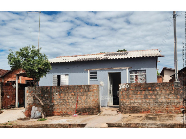 Casa c/ aprox. 50m² - Terreno - Iacri/SP