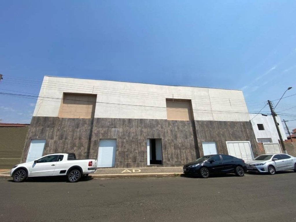 Prédio Comercial 715 m²