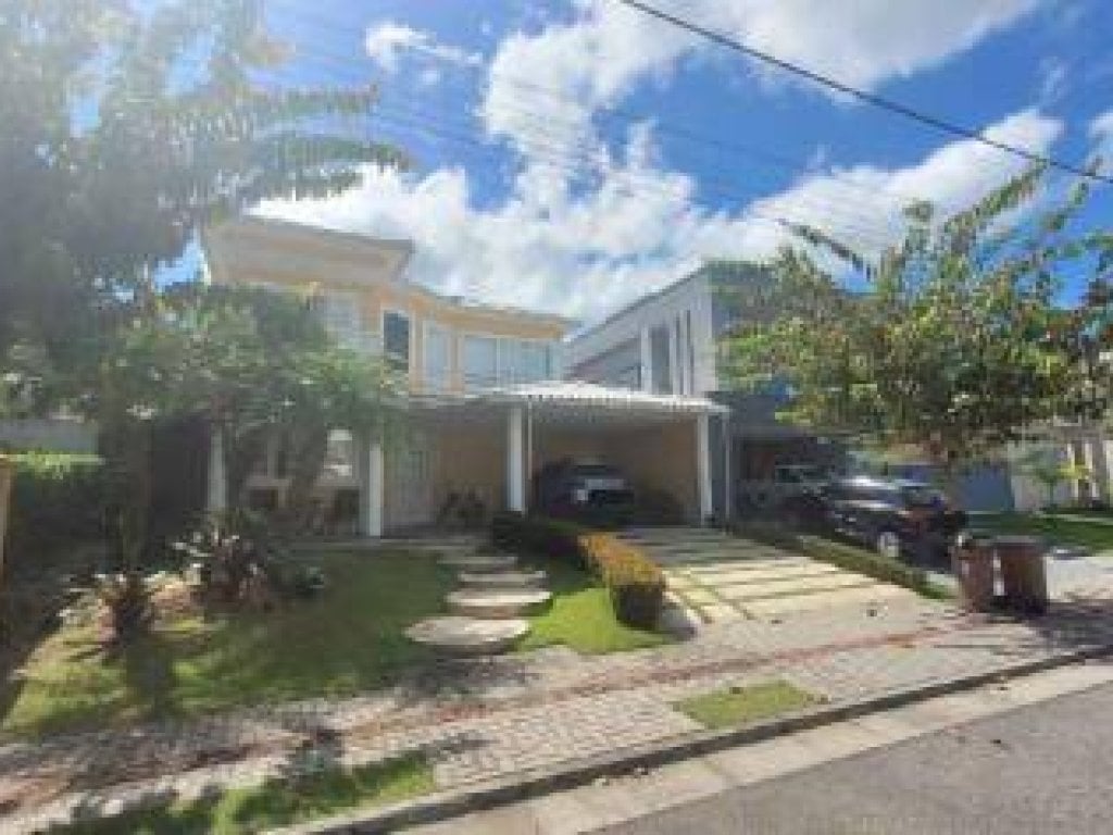 Casa em Condomínio 300 m²