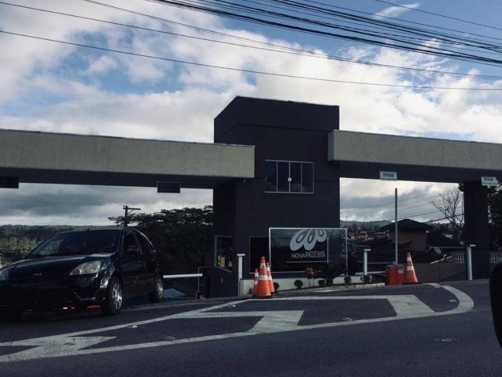 Casa em Condomínio 447 m² (01 vaga)