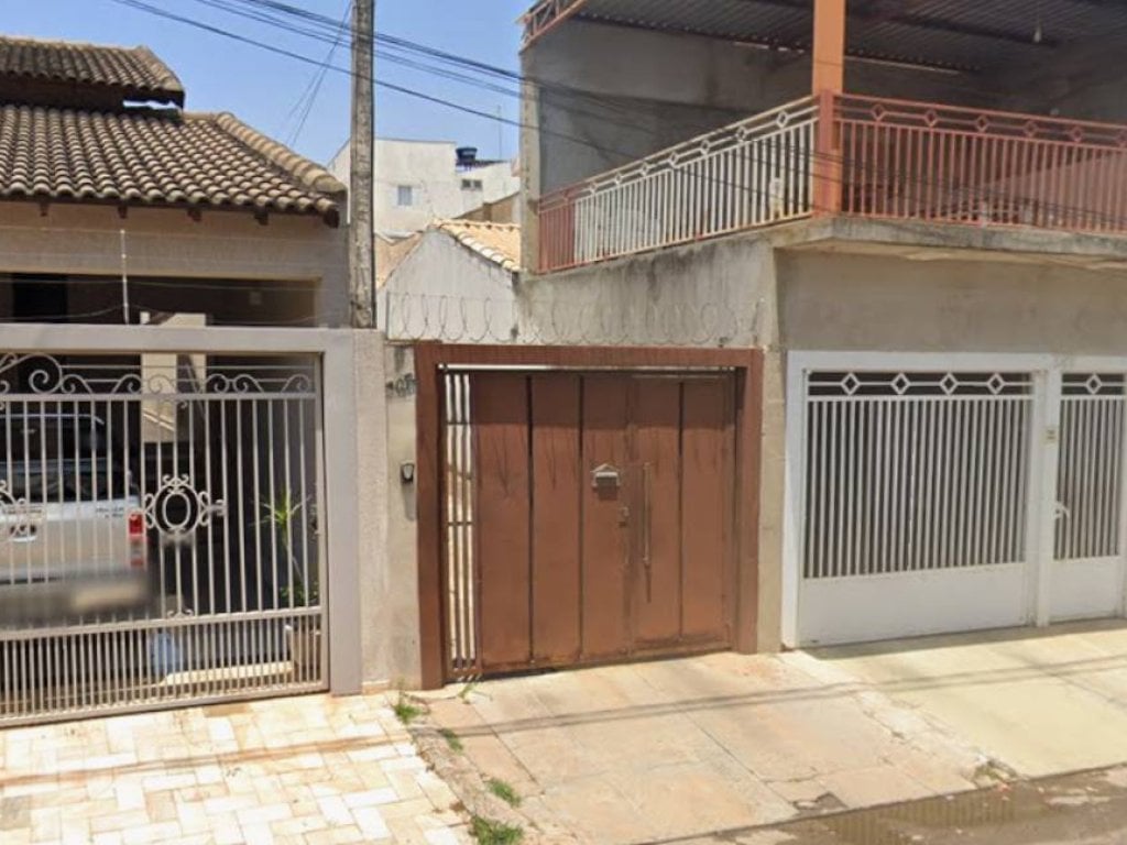 Casa, Padrão, 0 Vaga(S) de Garagem