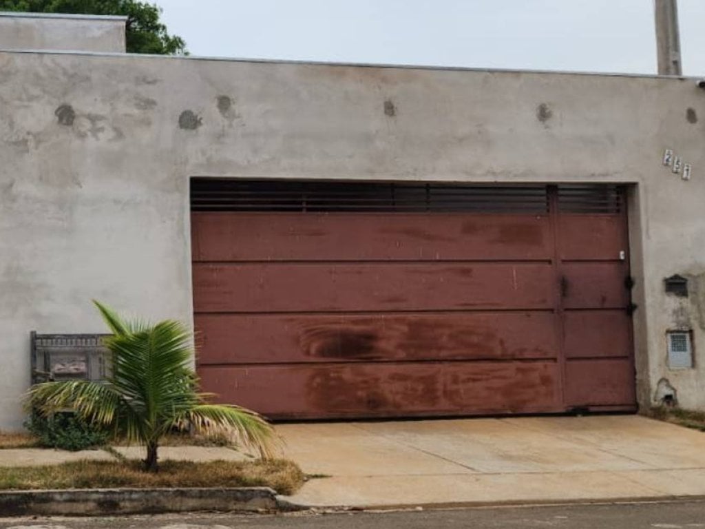 Casa, Padrão, 0 Vaga(S) de Garagem