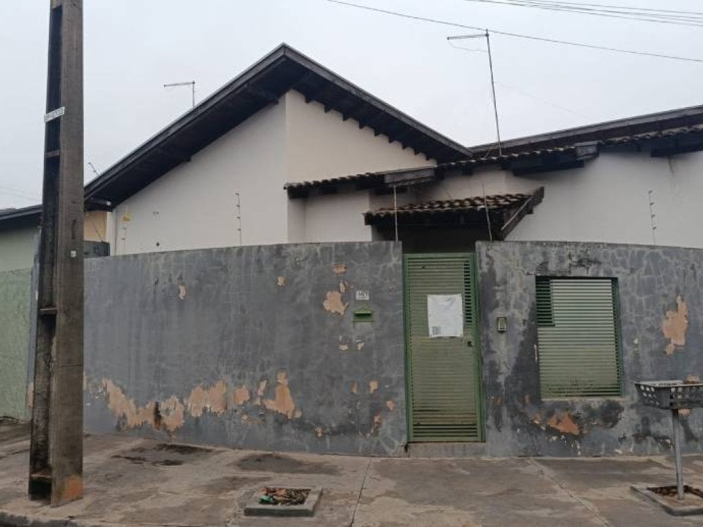 Casa, Padrão, 0 Vaga(S) de Garagem