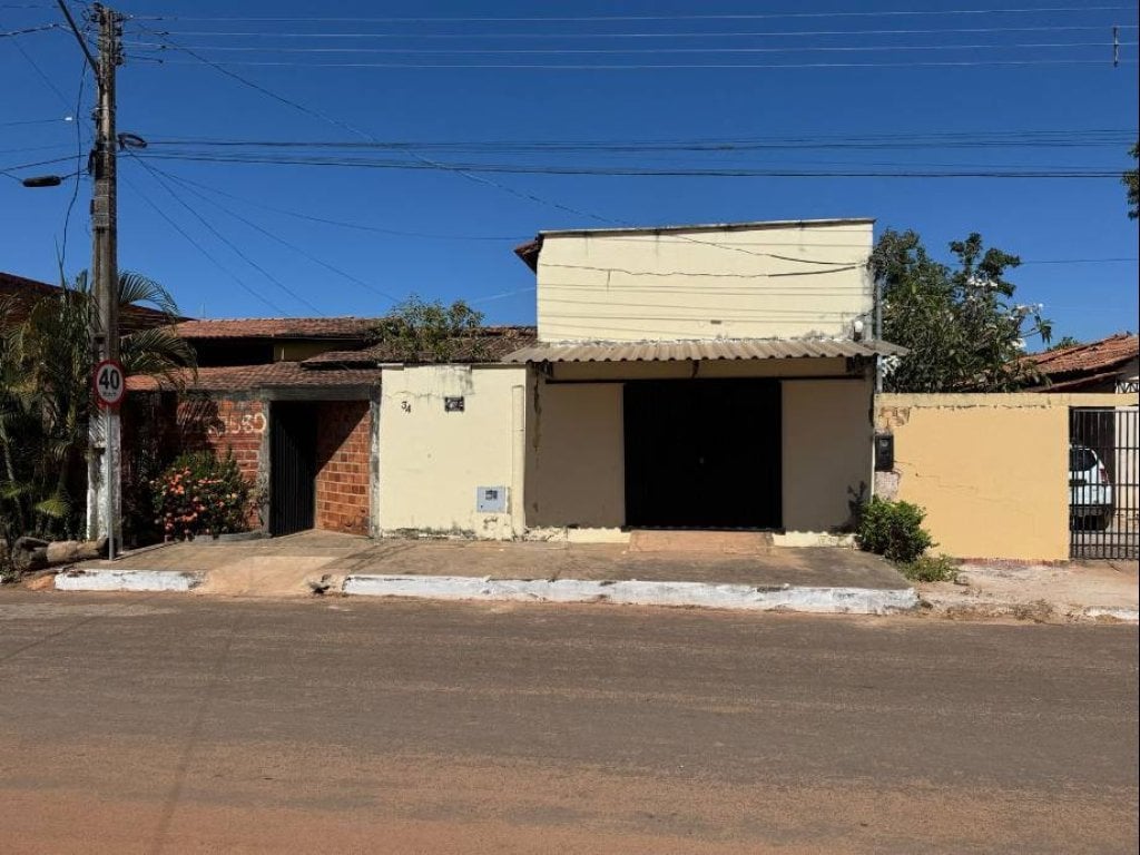 Casa, Padrão, 0 Vaga(S) de Garagem