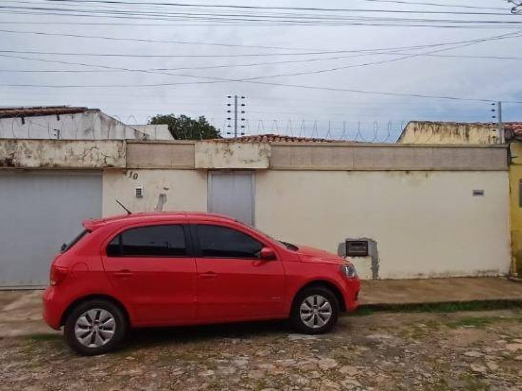 Casa, Padrão, 0 Vaga(S) de Garagem