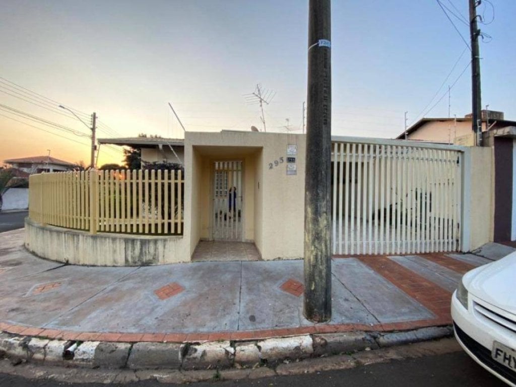 Casa, Padrão, 0 Vaga(S) de Garagem