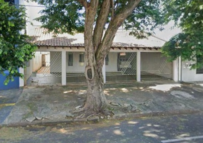 UM TERRENO/CASA - Dourados-MS.