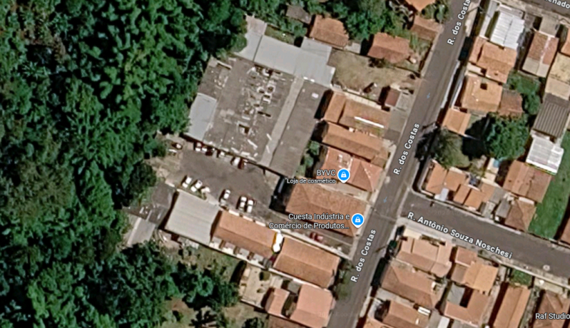 UM TERRENO, localizado nos fundos do prédio nº 60, da
Rua dos Costas, nesta cidade, 1º subdistrito e 1ª circunscrição,
Município e Comarca de Botucatu