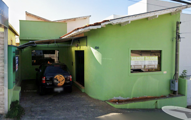 Uma casa de morada, com frente para a rua Prudente de Moraes sob nº 190, no 1º subdistrito de Botucatu