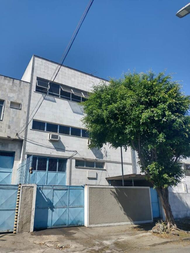 Prédio de 3 pavimentos com 1.500m2 em Vigário Geral, RJ