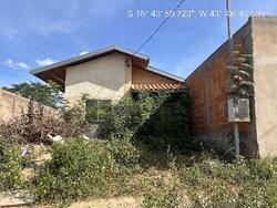 Casa - Área priv.: 51,39 m²Com 2 qt, 1 Banh. - Loc.: RUA G, N. 80, LT 21 QD 10, RES PORTAL DOS IPES - MONTES CLAROS/MG - CEP: 39406810 - IPTU: 1384100217000 - Matr.: 72492 - Of.: 2