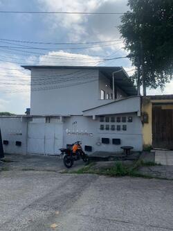 Apto - Área priv.: 45,08 m²Com 1 qt, 1 Banh. - Loc.: RUA EXPEDICIONARIO JOEL DE FREITAS, N. 165, Apto. 103, COELHO, LOT GRANJA SAO JOSE - SAO GONCALO/RJ - CEP: 24740480 - IPTU: 301798003 - Matr.: 80604 - Of.: 3