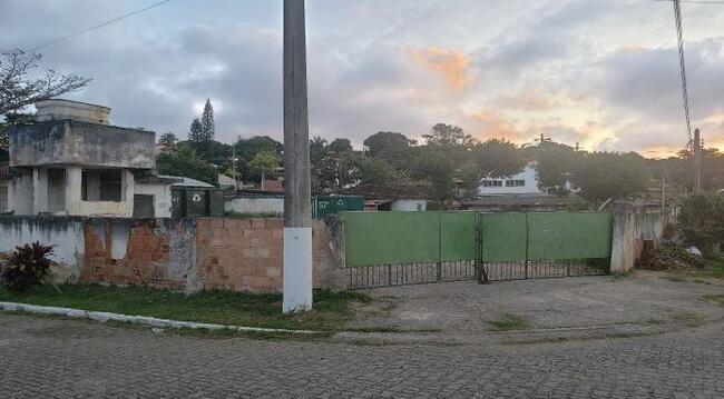 TERRENO EM MENDES - PEQUENA CONSTRUÇÃO COM GRANDE ESPAÇO PARA CONSTRUIR