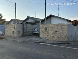 Casa - Área privativa: 51,9 m²Com 2 qt(s), 1 Banheiro(s), - Localizado(a): RUA APARECIDO DONIZETE RODRIGUES, N. 21, LT 08 QD D, JARDIM STRACINI, - TAQUARITINGA/SP - CEP: 15906814 - N° IPTU: 28955 - MATRÍCULA: 37492 - OFICIO: 1