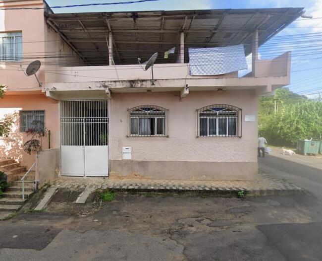 FRAÇÃO DE 50% + 1/8 DE UM IMÓVEL RESIDENCIAL Á RUA SACRAMENTO Nº 8 EM MANHUAÇU-MG